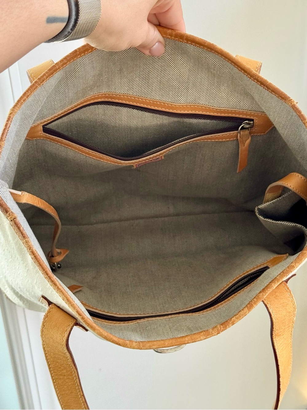 Vintage Dooney & Bourke Signature Monogram Canvas Tote Bag – Cream & Tan - Picture 16 of 16